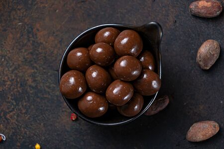 Фундук в молочном шоколаде