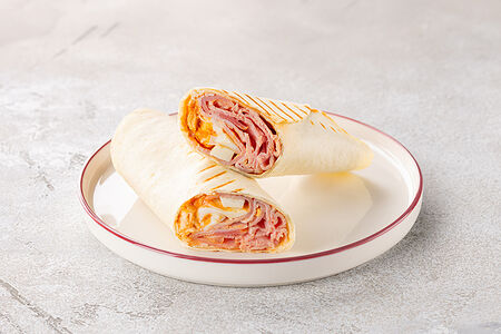 Ролл с ветчиной и яйцом