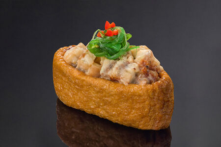 Инари с копченым угрем