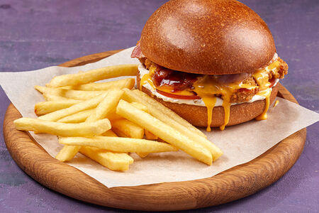 Бургер с куриным бедром Панко