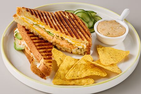 Гриль чиз со спайси лососем