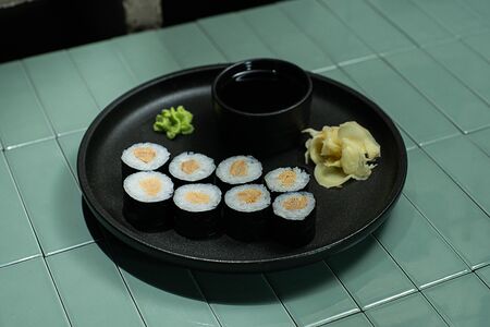 Маки с тамаго