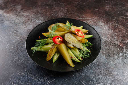 Соленые и малосольные огурцы