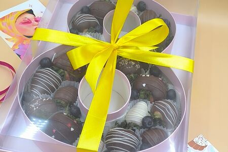 Клубника шоколаде в коробке 8