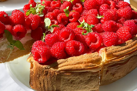 Пирог со свежей малиной