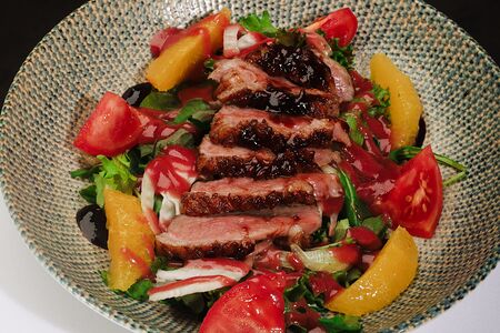 Тальята из утки с апельсином и малиновым соусом