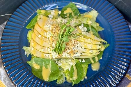 Салат с грушей и дор блю