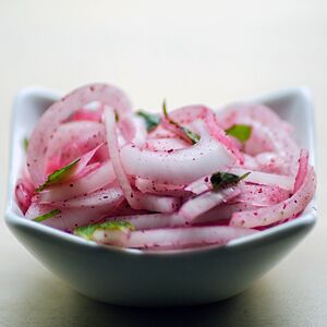 Лук маринованный