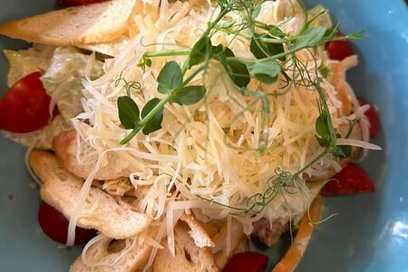 Цезарь с курицей