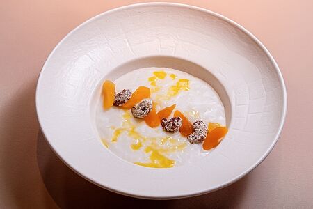 Каша рисовая с орехами и курагой