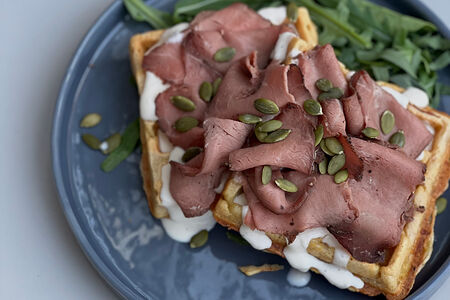 Картофельная вафля с пастрами