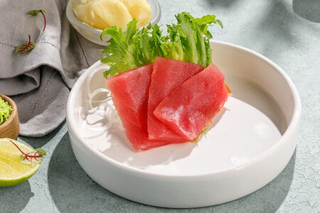 Сашими Тунец