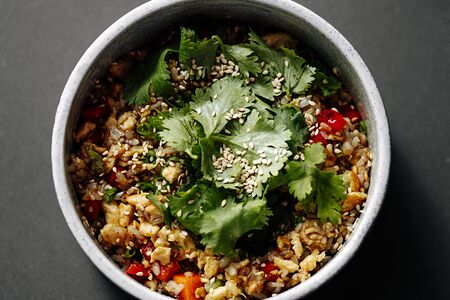 Рис с овощами и яйцом