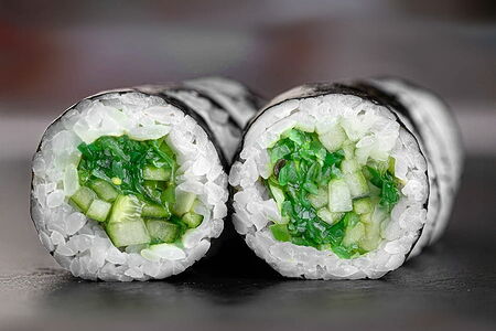 Маки чука с огурцом