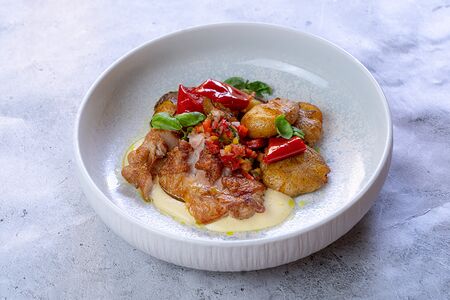 Нежный цыплёнок с молодым картофелем