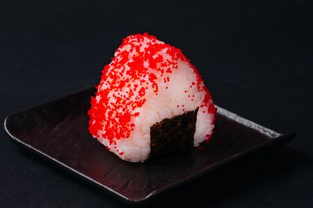 Онигири  Спайси-лосось