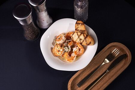 Тигровые креветки с чесноком