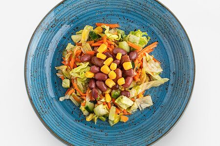 Салат с фасолью и кукурузой