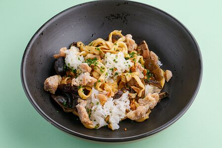 С куриным бедром, древесными грибами и трюфельным унаги