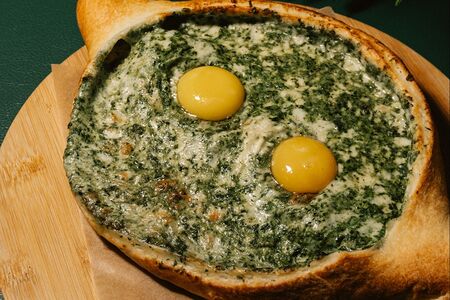 Хачапури по-аджарски со шпинатом