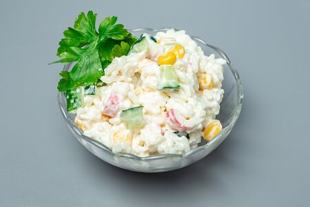 Салат с крабовыми палочками