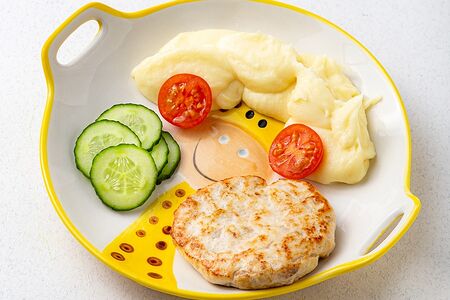 Куриная котлета с картофельным пюре 