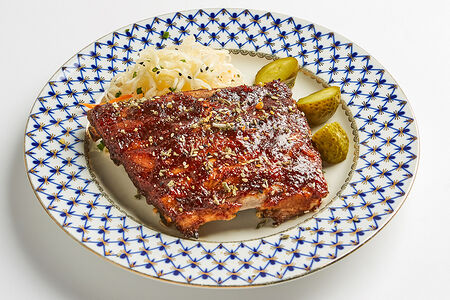 Свиные рёбра от шефа с салатом