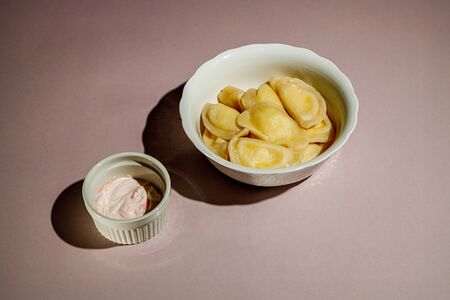 Вареники с творогом и сливочным соусом