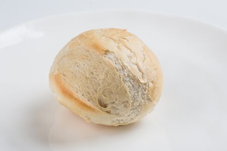 Булочка белая