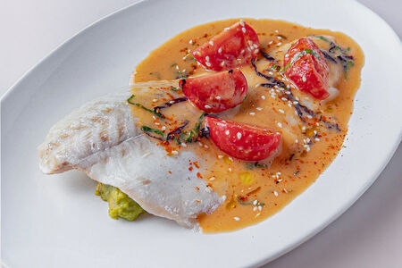 Сибас, сальса из авокадо