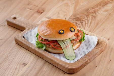 Бургер с куриной котлетой