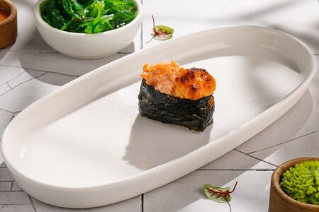 Запеченные суши снежный краб