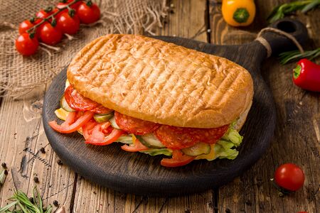 Сэндвич-чиабатта с пепперони