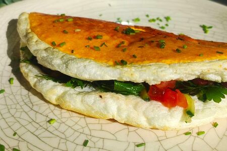 Омлет Пуляр с овощным салатом