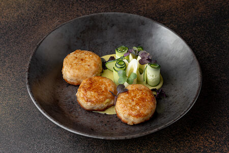 Биточки из индейки с соусом из зеленого гороха