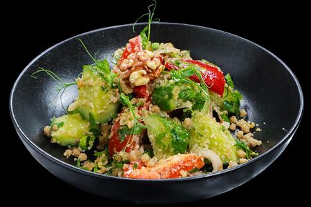 Овощной салат с ореховой заправкой