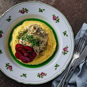 Бефстроганов с картофельным пюре и пармезаном