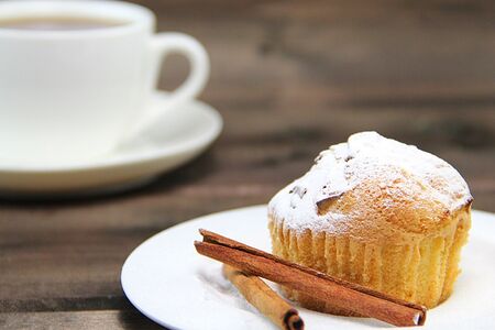 Кекс с изюмом