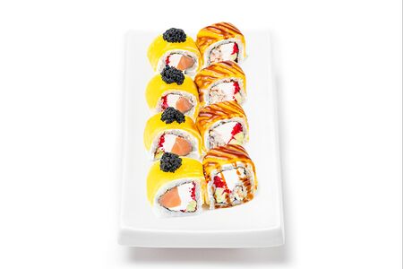 Ролл Такуан с угрем и лососем