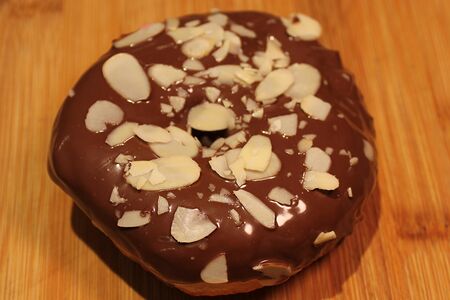 Пончик ореховый