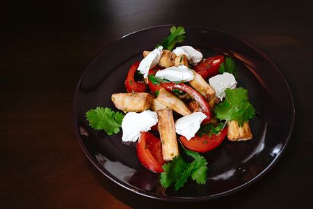 Салат с хрустящими баклажанами