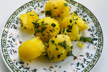 Картофель отварной с зеленью