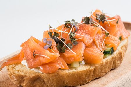 Брускетта с лососем