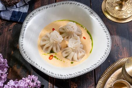 Патара хинкали с креветками в заморском соусе том ям