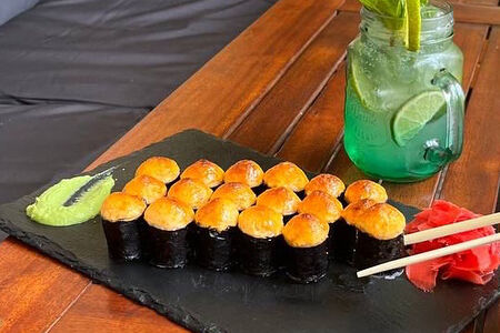 Ассорти запеченных маки роллов 