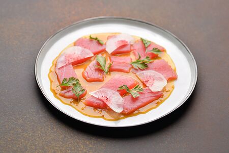 Севиче из тунца с соусом из манго