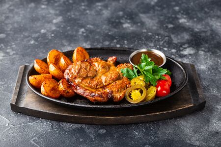 Стейк из cвинoй шейки