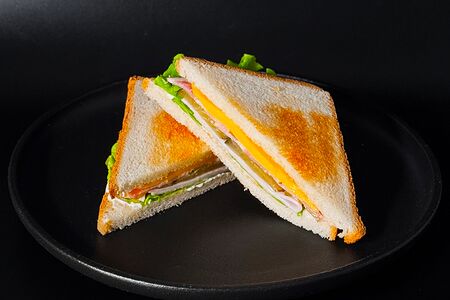 Неаполитанский тост с беконом и сыром чеддер