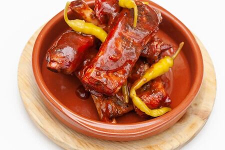 Свиные ребра в соусе барбекю с острым перчиком