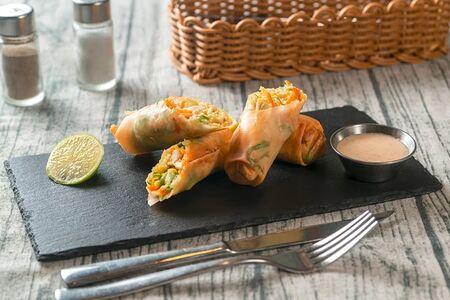 Спринг роллы с курицей Тай-чили